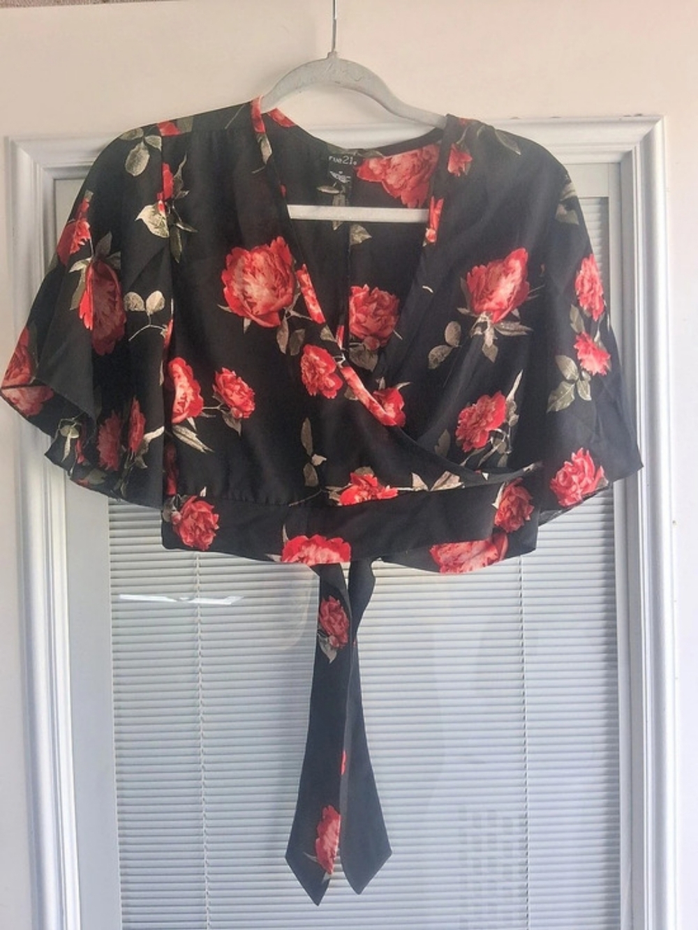 Rue21 Floral Wrap Front Top in Black & Red Size Medium